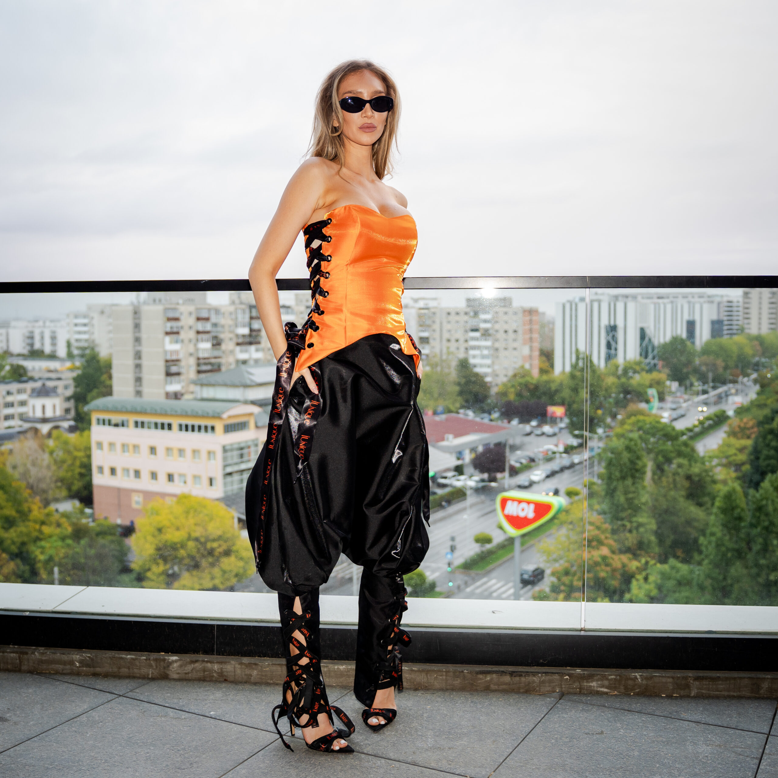 Pantaloni Pirat IUnique din tafta de lux, Negru - imagine 2