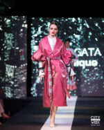 Pardesiu rose din Tafta de Lux si Maneci cu Volum - imagine 3