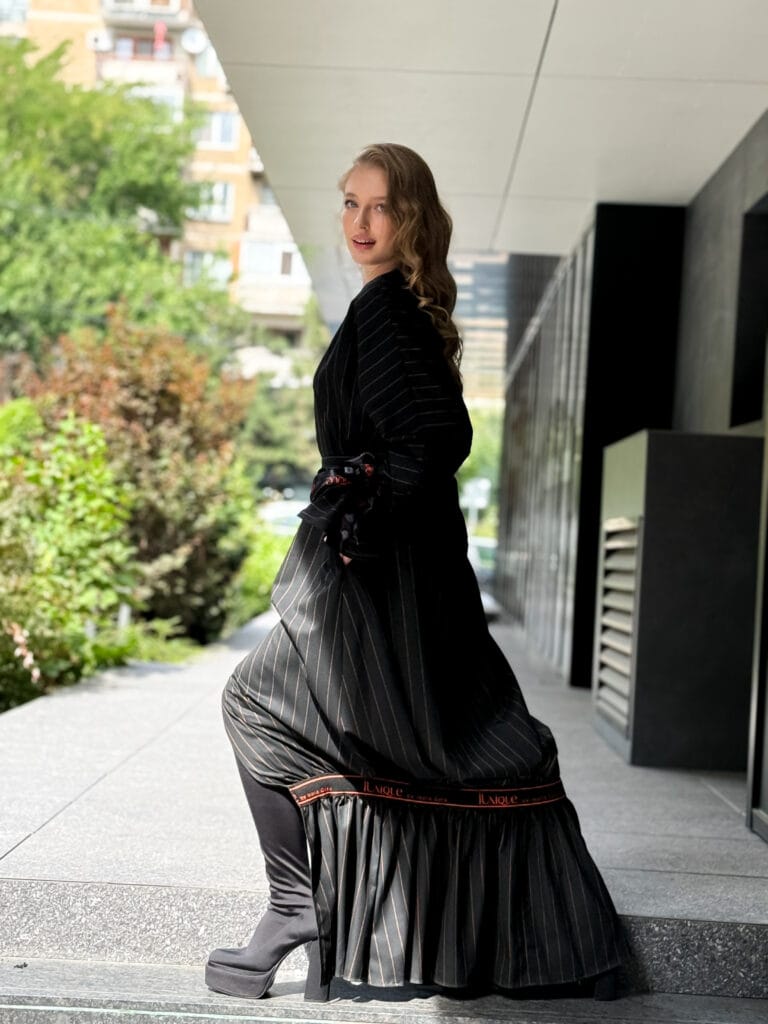 Rochie Adams, stofa, Negru cu dungi photo review