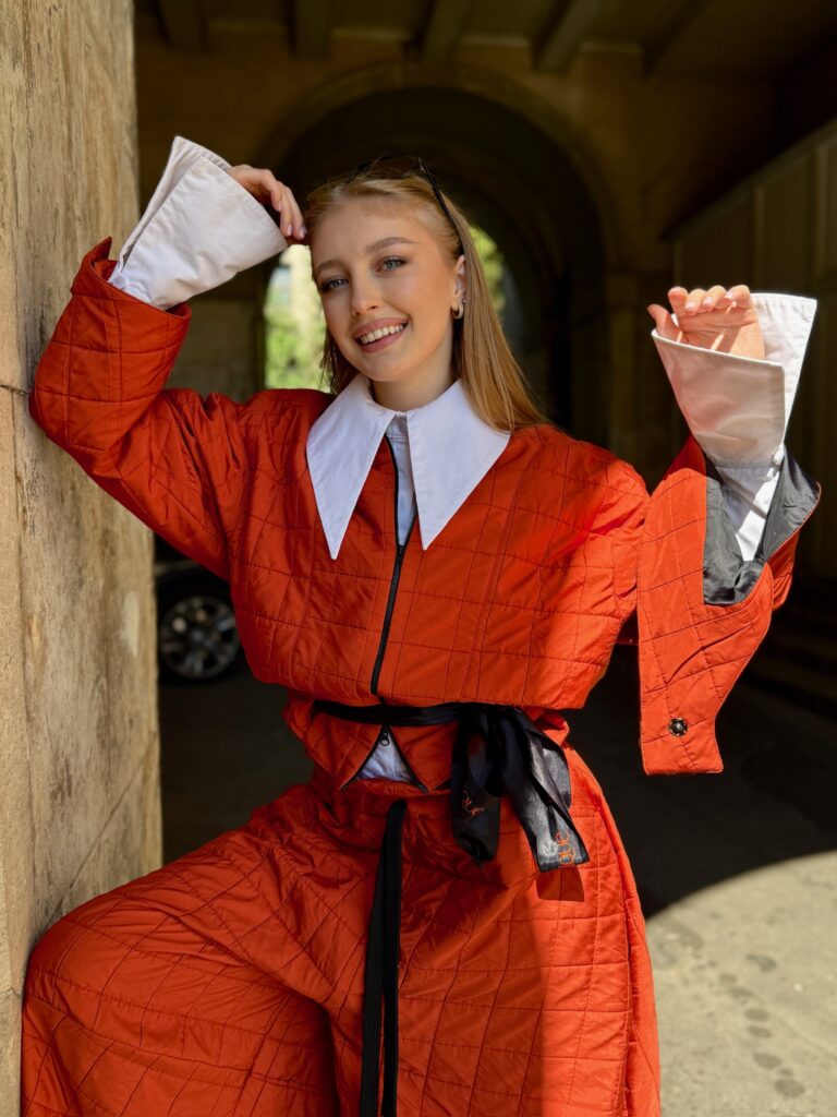 Jacheta scurta cu aspect matlasat si cordon, Caramiziu photo review