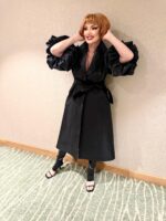 Pardesiu negru din Tafta de Lux si Maneci cu Volum - imagine 10