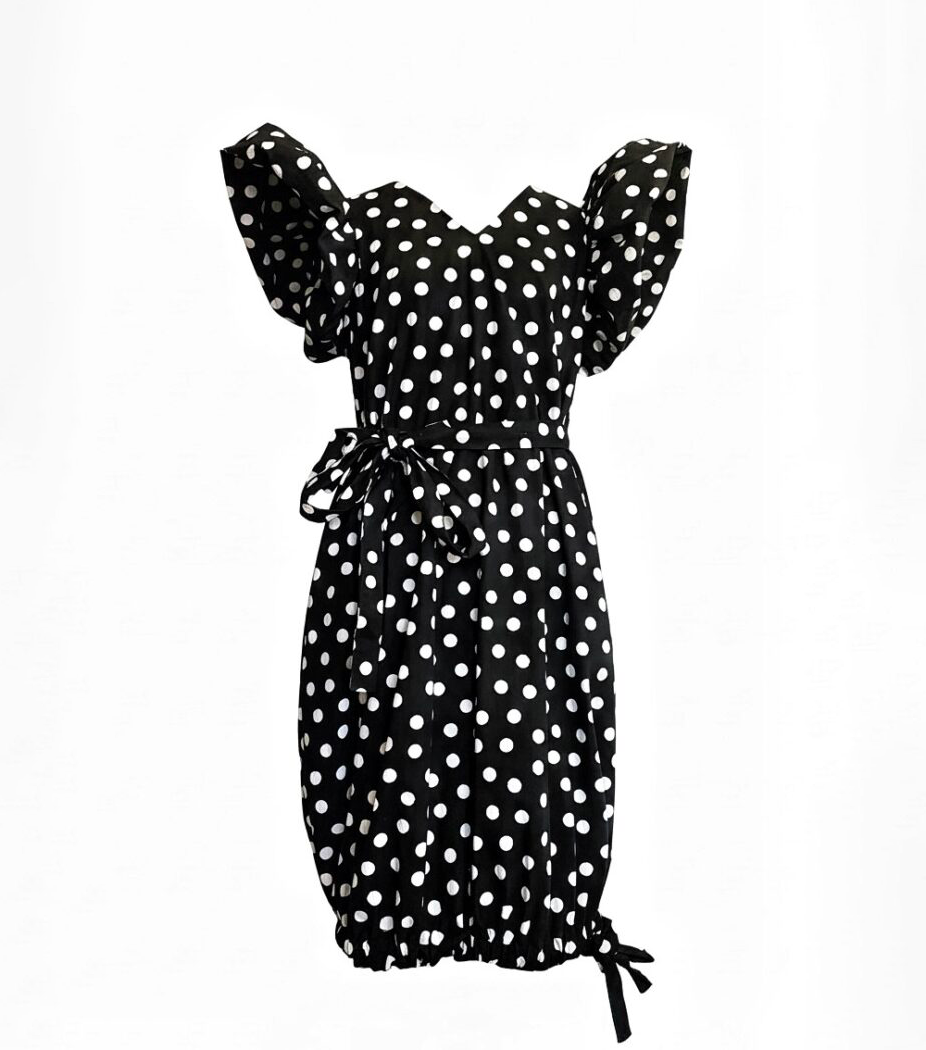 Rochia-Forme-din-poplin-negru-cu-buline Rochia Forme, din poplin negru cu buline, cu mâneci statement și cordoane ajustabile - imagine 1